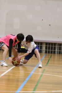 同級生のルーズボール争い